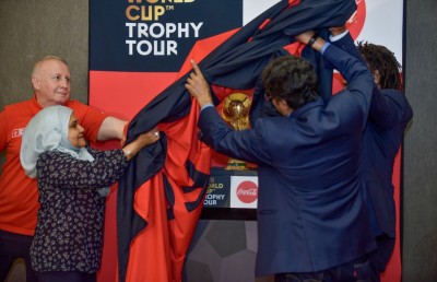 ވޯލްޑް ކަޕް ތަށި ރާއްޖޭގައި، ބޮޑު ޝަރަފެއް