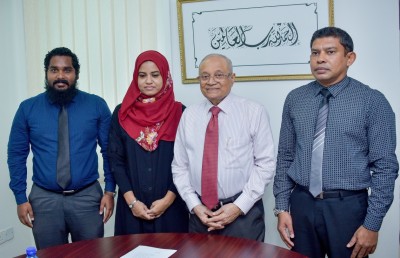 މިލާން ކްރިކެޓް އެކަޑަމީގެ މެޑަލް ރައީސް މައުމޫނަށް