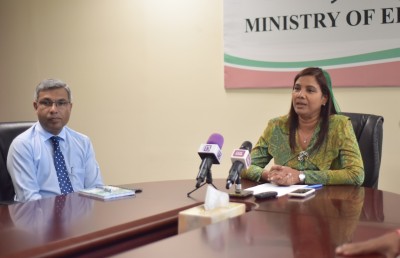 އަޒުހަރުން ފޮނުވި 14 ޓީޗަރުންނާ މިނިސްޓަރު ބައްދަލުކުރައްވައިފި