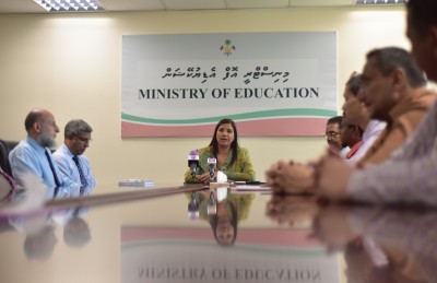 އަޒުހަރުން ފޮނުވި 14 ޓީޗަރުންނާ މިނިސްޓަރު ބައްދަލުކުރައްވައިފި