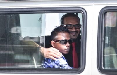 ކޯޓުގެ ހުރުމަތް ކަނޑައިގެން އަދީބަށް 15 ދުވަހުގެ ޖަލު ހުކުމެއް