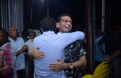 މިތިބީ ސާބިތުކަންމަތީ ރައީސް ޔާމީނާއެކު: މިނިސްޓަރުން
