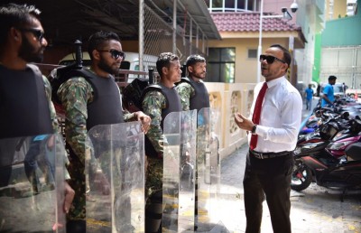 އަމުރު ތަންފީޒު ކުރި ނަމަ އެއީ އަނެއް ފެބްރުއަރީ 7: ރައީސް