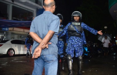 އަމުރު ތަންފީޒު ކުރި ނަމަ އެއީ އަނެއް ފެބްރުއަރީ 7: ރައީސް
