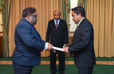 ފްލެޓުގެ މައްސަލާގައި ކޮރަޕްޝަނެއް ނޯންނާނެ: ދެ ފަނޑިޔާރުންގެ އާއިލާ