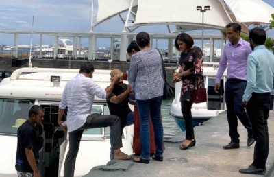 އާއިލާ އިން މައުމޫނާ ބައްދަލުކޮށްފި