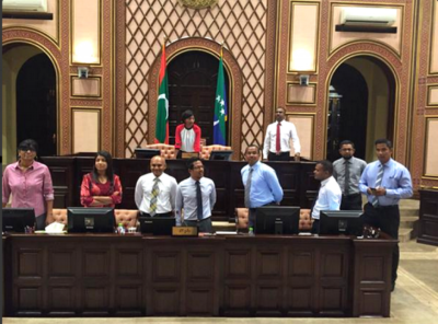 ރިޔާސަތު މޭޒު ކައިރިއަށްދާ މެމްބަރުންގެ ކޮމިޓީ އެލަވަންސް އުނިކުރަން މަޖިލީހުން ފާސްކޮށްފި