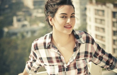 ފަލަކަމުން ގިނަ ބަޔަކު މަލާމާތްކުރި: ސޮނާކްޝީ ސިންހާ