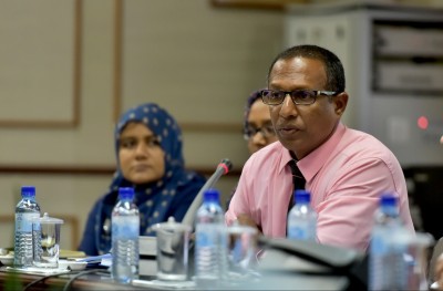 ނުފޫޒު، ބިރު، ހިމޭންކަން: ދުންފަތުގެ ނުރައްކަލަށް ކަނު ލޮލެއް