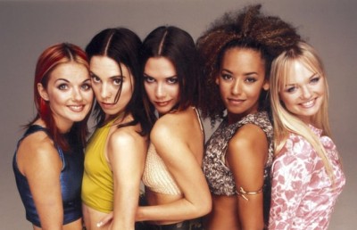 "ސްޕައިސް ގާލްސް" ރިޔުނިއަން ޓުއާއަކަށް ނުކުންނާކަށް ނޫޅޭ: ވިކްޓޯރިއާ