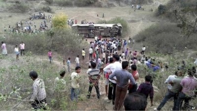 އިންޑިއާގައި ބަހެއް ފުރޮޅާލައި 23 މީހުން މަރުވެއްޖެ