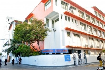 ފުވައްމުލަކު ކުދިންނަށް މަންދުކޮލެޖުން 100 ސްކޮލާޝިޕް ހުޅުވާލައިފި