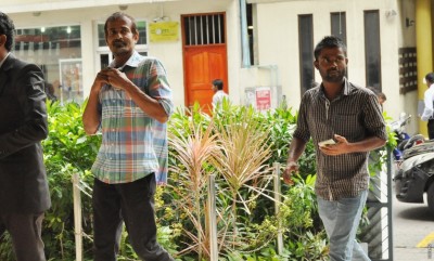 ދައުލަތުގެ މުވައްޒަފެއްގެ ވާޖިބަށް ހުރަސްއެޅިކަން އެމްޑީޕީގެ ދެ އެކްޓިވިސްޓުންގެ މައްޗަށް ސާބިތެއް ނުވި