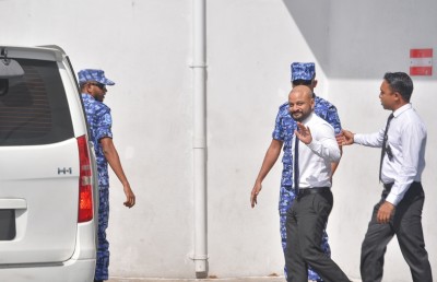 ޑްރަގު މައްސަލައެއްގައި މީހަކު ހޯދަން ފާރިސްގެ އެޕާޓްމެންޓަށް ވަދެއްޖެ