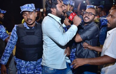 ނޫސްވެރިޔާ ހުސެއިން ބޭރަށް ފުރިޔަނުދީ ހިފަހައްޓަން އުޅެފި