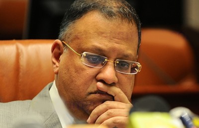 ލަންކާގެ ސެންޓްރަލް ބޭންކުގެ ކުރީގެ ގަވަރްނަރު ޕޮލިހަށް ހާޒިރު ކުރަނީ