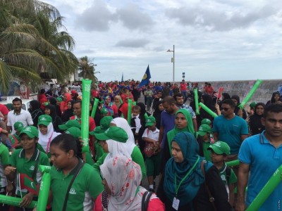 މިނިވަން 50 ސްކޫލްކުދިންގެ ޕެރޭޑް ބާއްވައިފި