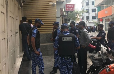 ޑްރަގު މައްސަލައެއްގައި މީހަކު ހޯދަން ފާރިސްގެ އެޕާޓްމެންޓަށް ވަދެއްޖެ