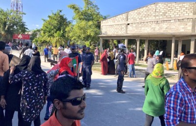 އައްޑޫ މުޒާހަރާއާ ގުޅިގެން ދެ މީހަކު ހައްޔަރު ކުރި، ބަންދާ މެދު ގޮތެއް ނިންމަން ކޯޓަށް