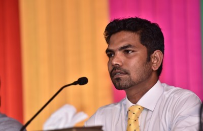 ޝިފާޒަށް ވެސް ކުރަނީ ސަރުކާރު ވައްޓާލަން އުޅުމުގެ ތުހުމަތު: ވަކީލް