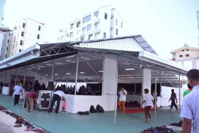 ހުޅުމާލޭ ވަގުތީ މިސްކިތް ހުޅުވައިފި