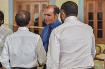 ރައްޔިތުންގެ ލާބަ އަށް މަސައްކަތް ކުރާ ނަމަ މިތިބީ ސަރުކާރުގެ ފަޅީގައި: ލަތީފް