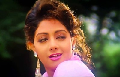 ޝްރީދޭވީ: ޕްރޮފެޝަަނަލް ކަމުގެ މިސާލެއް