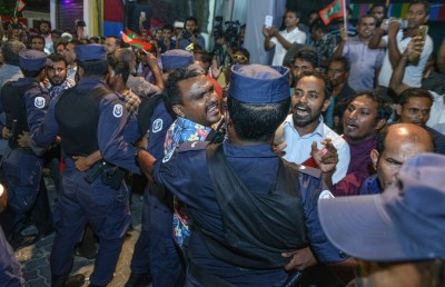ރޭގަނޑު 10:30 ގެ ފަހުން އެއްވެ އުޅުން ފުލުހުން މަނާކޮށްފި