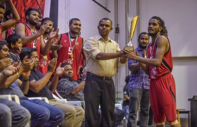 ފިރިހެން ޗެމްޕިއަންކަން ޓީރެކްސް އަށް، އަންހެން ތަށި ސައިކްލޯނަށް