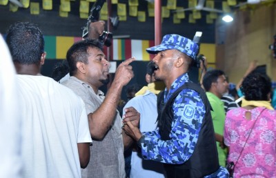 ފުލުހުން ނުފޫޒެއްގެ ތެރޭގައި، ތެދެއްތަ؟