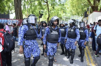ކުއްލި ނުރައްކަލުގެ ހާލަތު އިއުލާން ކުރިތާ އެއް މަސްވީއިރު ގާނޫނުއަސާސީގެ ބާރު ވަނީ ކަނޑާލާފައި: އިދިކޮޅު ޕާޓީތައް