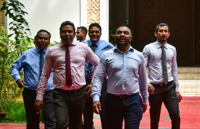 އިންތިހާބުވާ މިނިވަން މެމްބަރުން ޕާޓީއަކަށް ވަނުމަށް ބިލުގައި ހުރަހެއް ނެތް!
