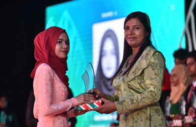 އޭ ލެވެލްގައި ދުނިޔެ އިން 1 ވަނަ ދިވެހި 6 ދަރިވަރަކު ހޯދައިފި