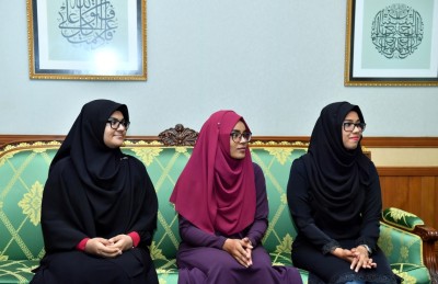 އޭލެވެލްގެ އެންމެ މޮޅު ތިން ދަރިވަރުންނާ ރައީސް ބައްދަލުކުރައްވައިފި