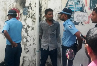 އިމިގްރޭޝަނަށް ވަދެ ބިރުދައްކައި ފޭރުނު މީހަކު ހައްޔަރުކޮށްފި