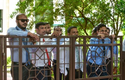 ބިލުގެ ބޭނުމަކީ މެމްބަރުންގެ ހަތަރެސް ފައިގައި ބިޑި އެޅުވުން: އިދިކޮޅު