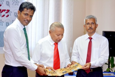 މިނިވަންކަމުގެ ވާހަކަތައް ދައްކުވައިދޭ ގޮތަށް ފަރުމާކޮށްފައިވާ ސުޓޭމްޕް ސެޓެއް ނެރެފި