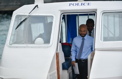 ފާރިސް ވިދާޅުވީ "ނިމެނީ، މި ނިމެނީ" ކަމަށް!