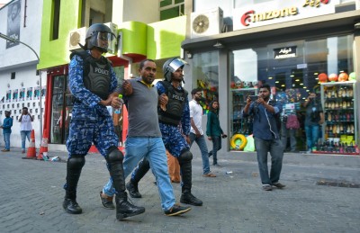 އެއްވުން ރޫޅާލަން ފުލުހުން ހާލަތާ ނުބައްދަލު ބާރުގެ ބޭނުންކުރޭ: އެޗްއާރުސީއެމް