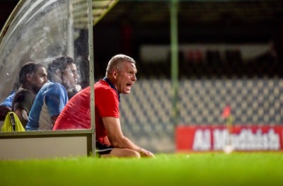 ތިން ކޯޗުންގެ ފުރަތަމަ ދުވަސް: ތަފާތު ވާހަކަތަކެއް!