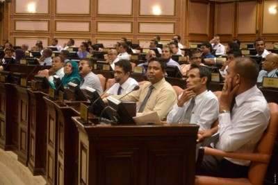އަހަރީ ފީ ނުދައްކާ ކުންފުނިތައް އުވާލާ ގޮތަށް ގާނޫނަށް ހުށަހެޅި އިސްލާހުގެ ބިލް ބޭރުކޮށްލައިފި