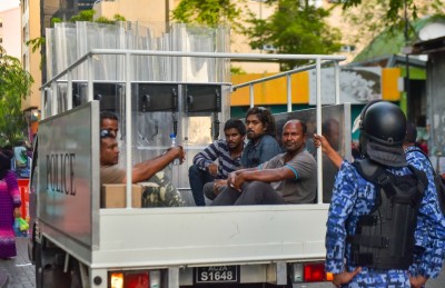 އެންމެ ބޮޑު ކުށް، ސިޔާސީ ވުން!