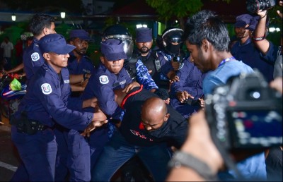މުޒާހަރާއިން 141 މީހަކު ހައްޔަރުކުރި: ފުލުހުން