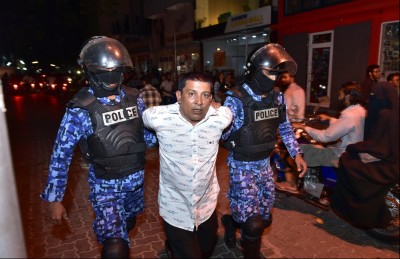 މުޒާހަރާ އިން ހައްޔަރު ކުރި 20 މީހަކު އަދިވެސް ބަންދުގައި