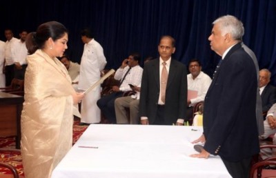 ކޮލަމްބޯގެ ފުރަތަމަ އަންހެން މޭޔަރު މަގާމާ ހަވާލުވެއްޖެ