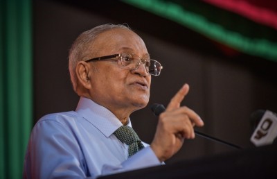 ވަކީލް މައުމޫން ނެތީސް ޝަރީއަތް ނުފަށަން މައުމޫން އެދިވަޑައިގެންފި