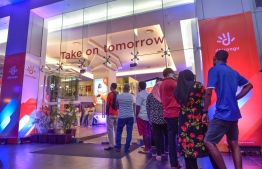 ކުލަގަދަ ހަފުލާއަކާ އެކު، ދިރާގުން އެންމެ ފަހުގެ ސެމްސަންގް ފޯން ތައާރަފްކޮށްފި