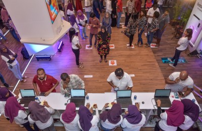 ކުލަގަދަ ހަފުލާއަކާ އެކު، ދިރާގުން އެންމެ ފަހުގެ ސެމްސަންގް ފޯން ތައާރަފްކޮށްފި