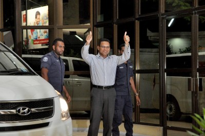 ލޮލުގެ ފަރުވާއަށް ކާނަލް ނާޒިމް ރާއްޖެއިން ބޭރަށް ދިއުމުގެ ހުއްދައަށް އެދެފި
