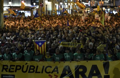 ކެޓަލޯނިއާގެ ވެރިންނަށް ކުރި ހުކުމާ އެކު ބާސެލޯނާގައި ހަމަނުޖެހުން